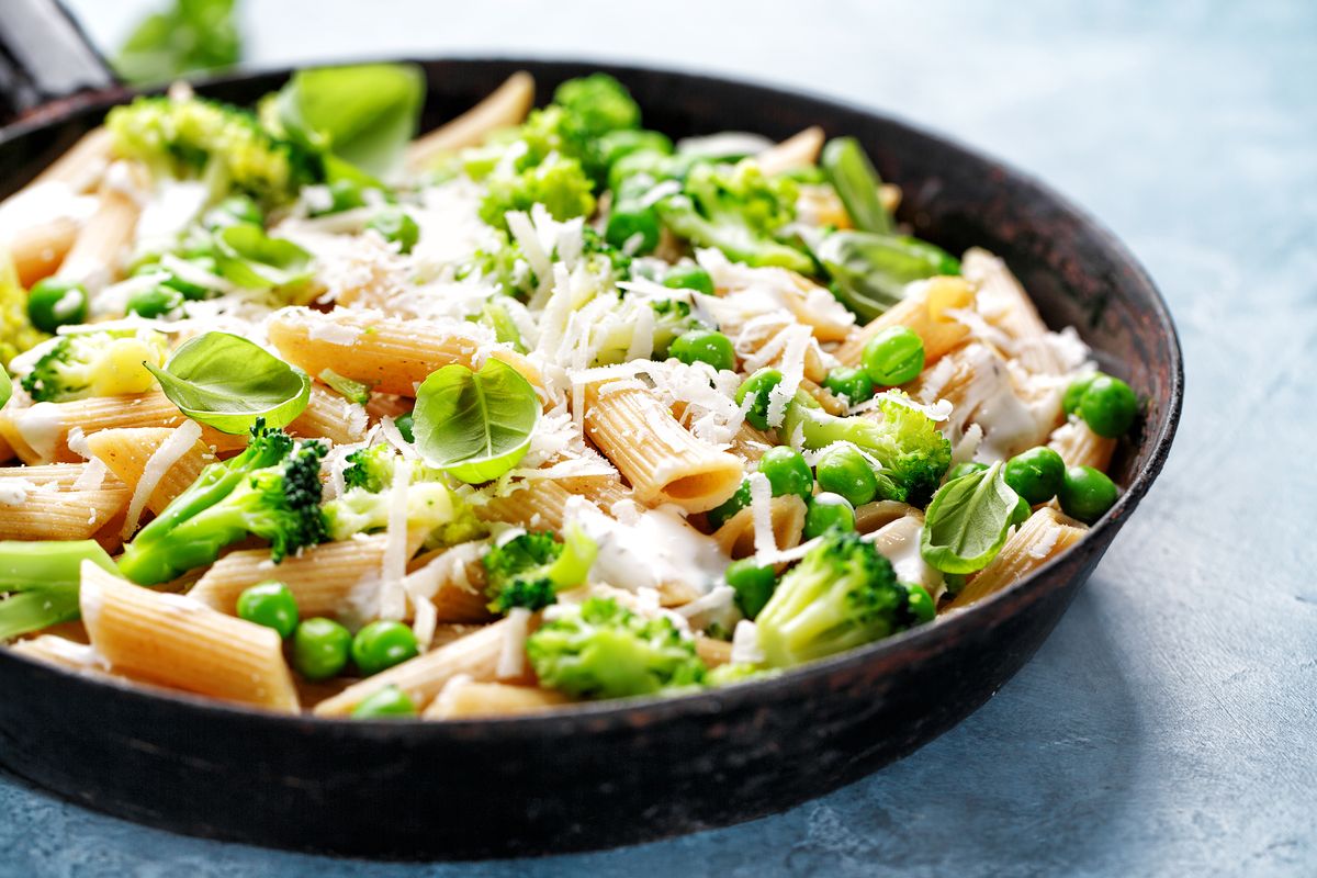 healthy-italian-pasta-with-broccoli-726nyp8.jpg